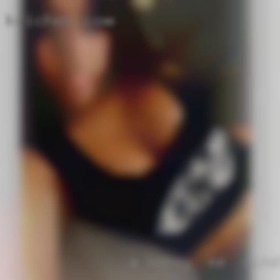 A horny  couple who love me to mind fuck to have fun.